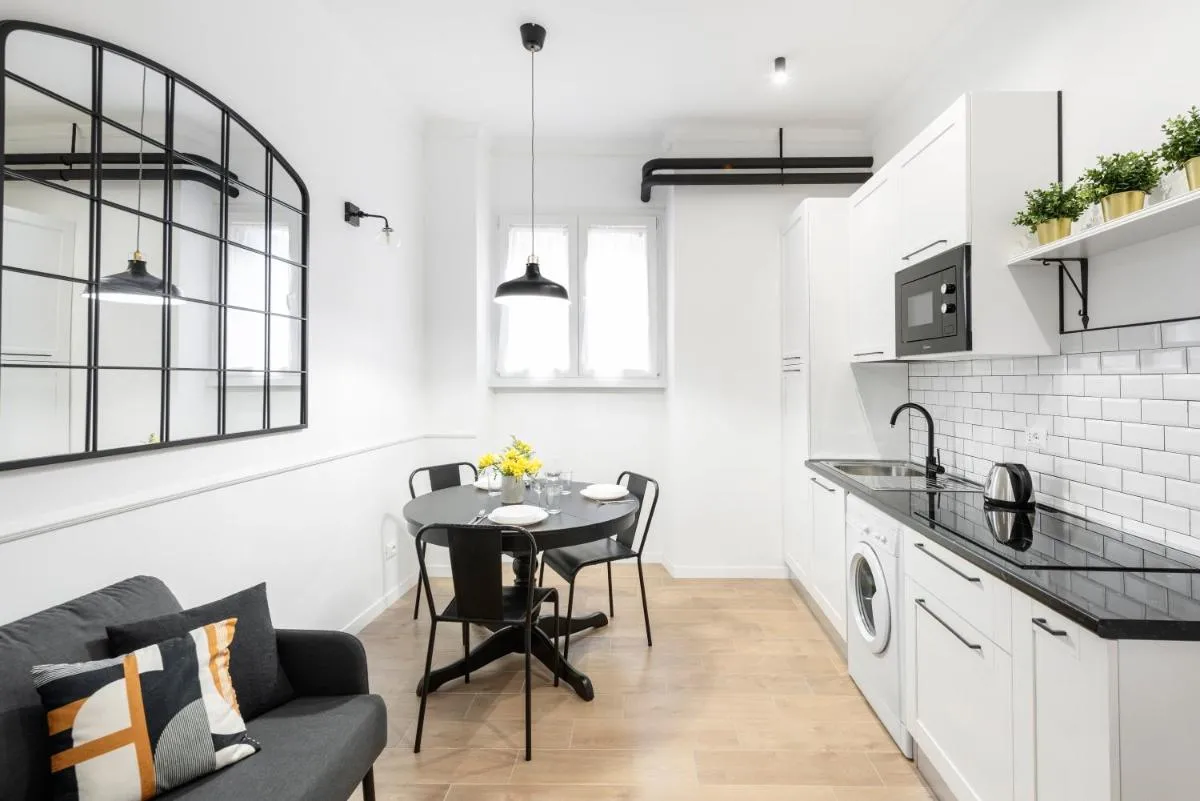 Image 3 of White flat Ground Floor