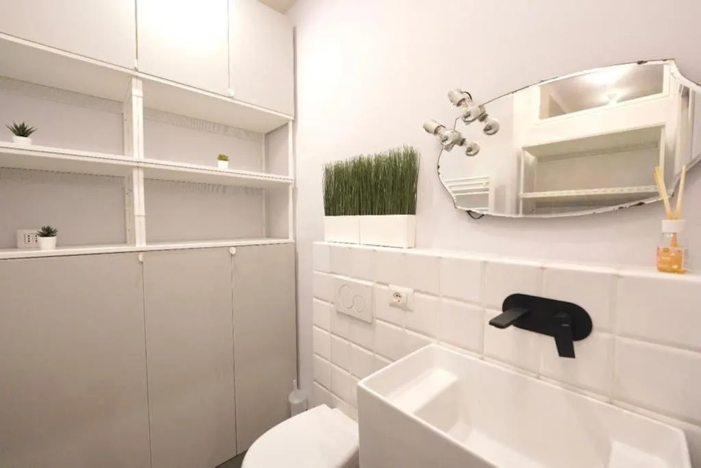 Image 2 of apartment near termini station