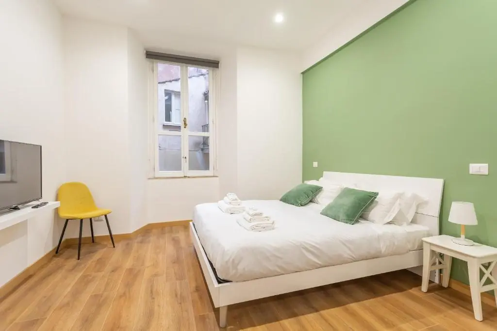Image of 2 BDR Navona Quintessential Charm