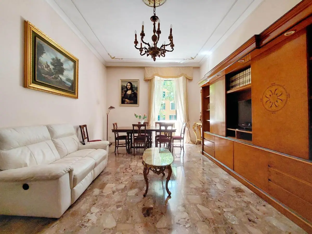 Image 4 of 4BNB – Luxury Mazzini Apartment