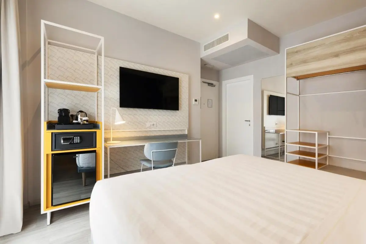 Image 4 of Adesso Hotel