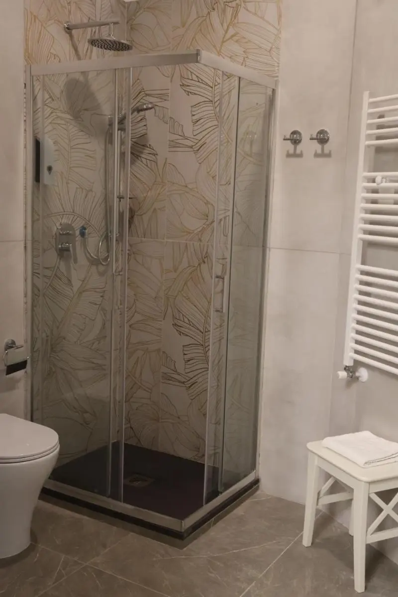 Image 2 of COLOSS IMPERIAL SUITE Guest House