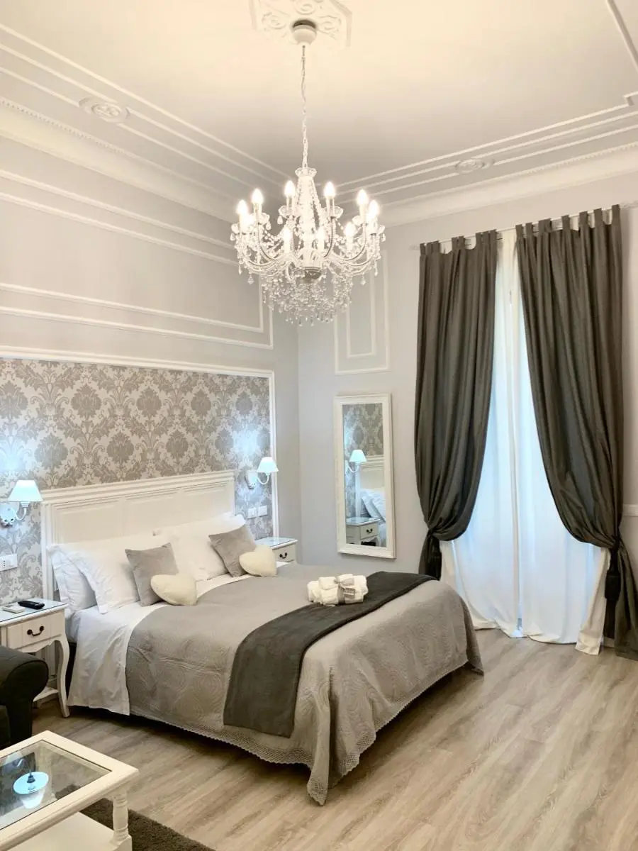 Image 5 of Charme & Chic Luxury