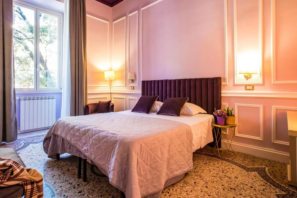 Image 5 of Hold Rome – Luxury Suites