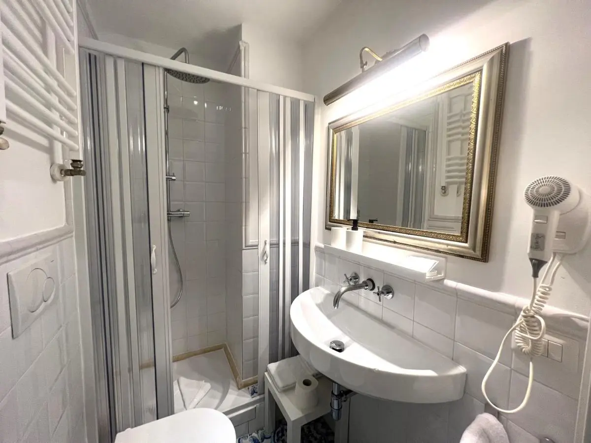 Image 2 of INTERNO ROMA