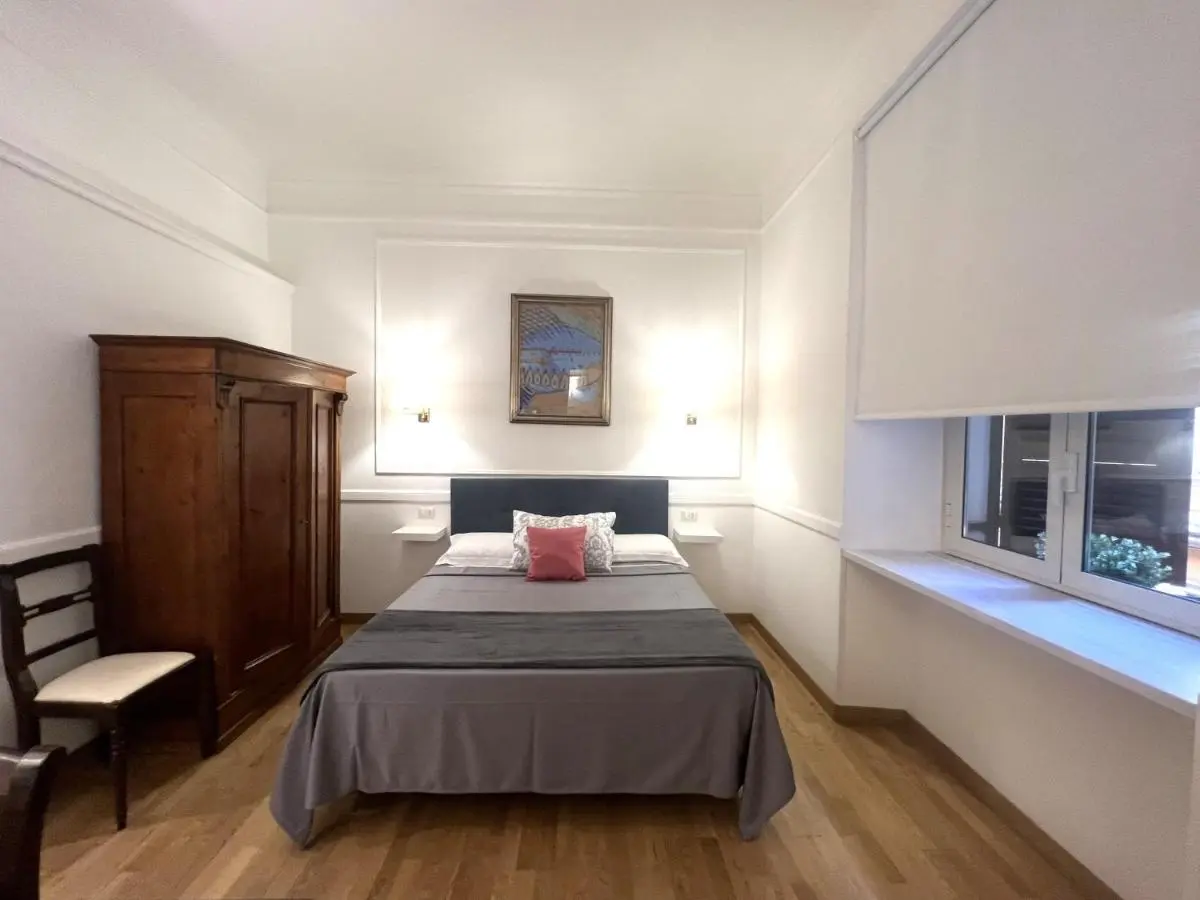 Image 5 of INTERNO ROMA