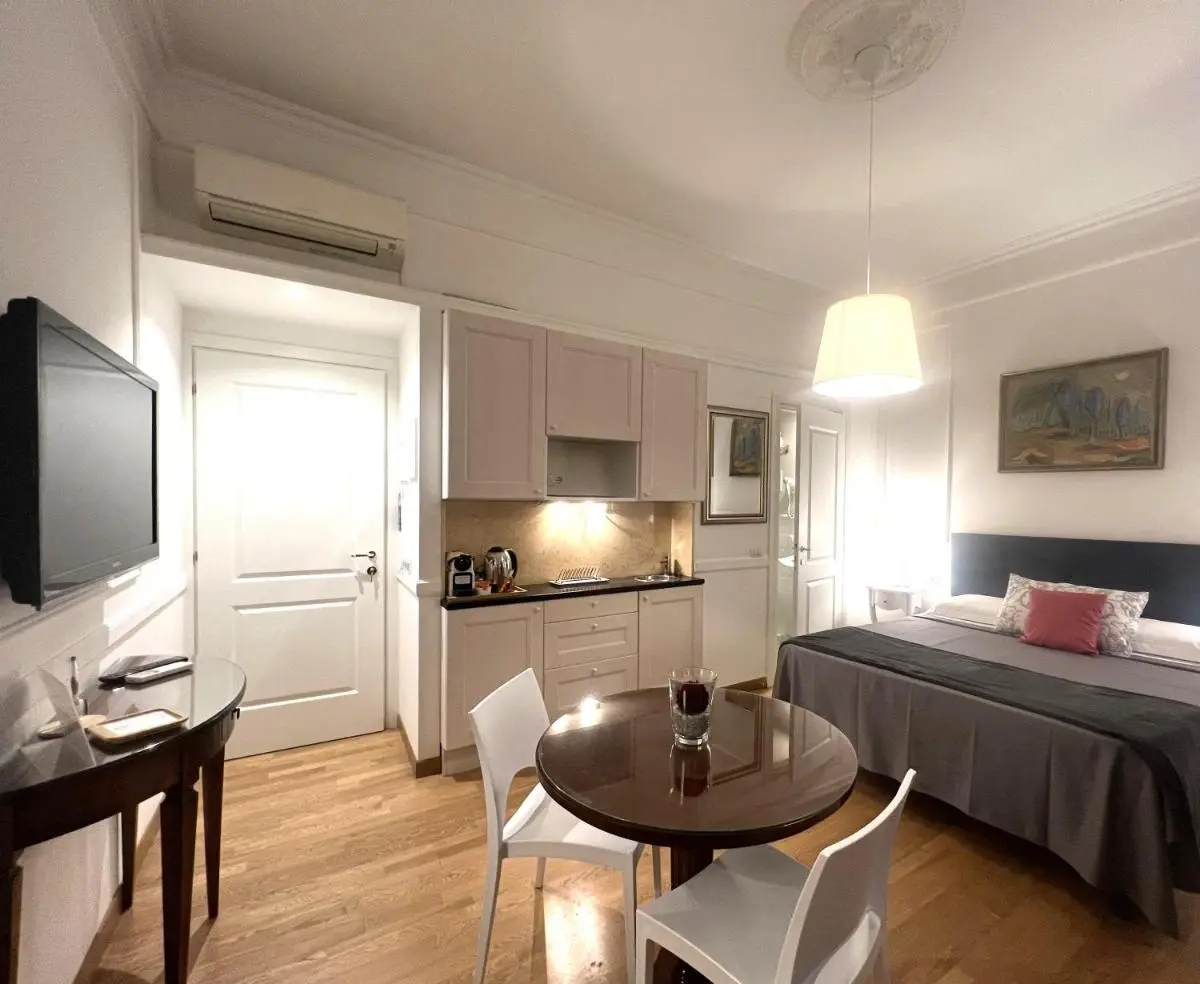 Image 3 of INTERNO ROMA