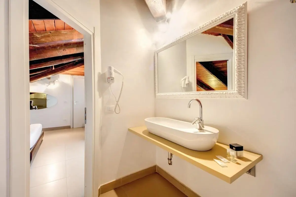 Image 6 of Imperia Suite