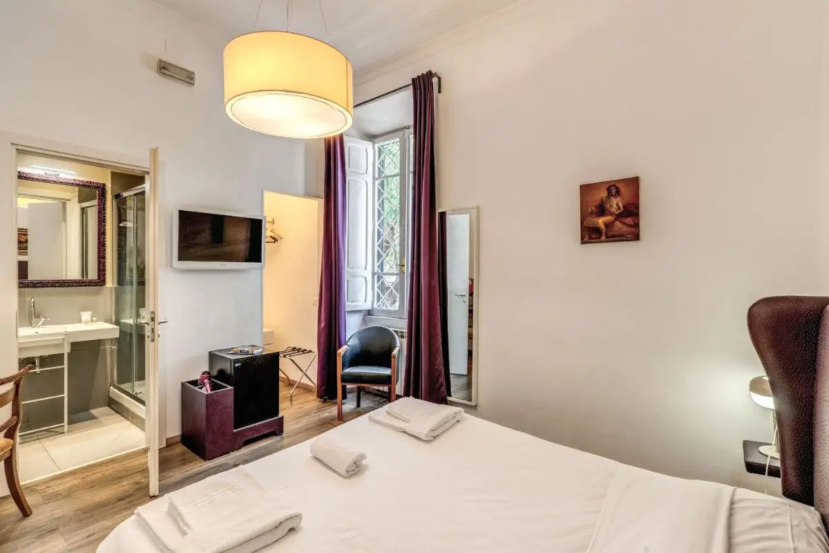 Image 5 of Imperia Suite