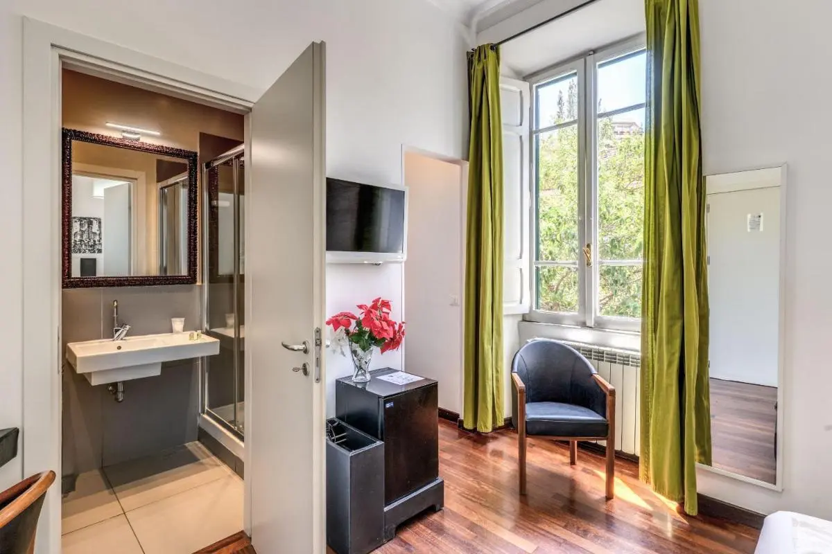 Image 2 of Imperia Suite