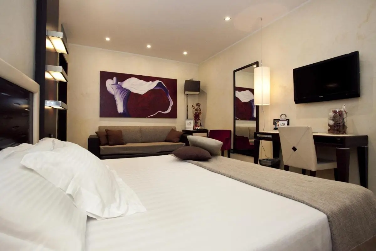 Image 6 of Les Fleurs Luxury House