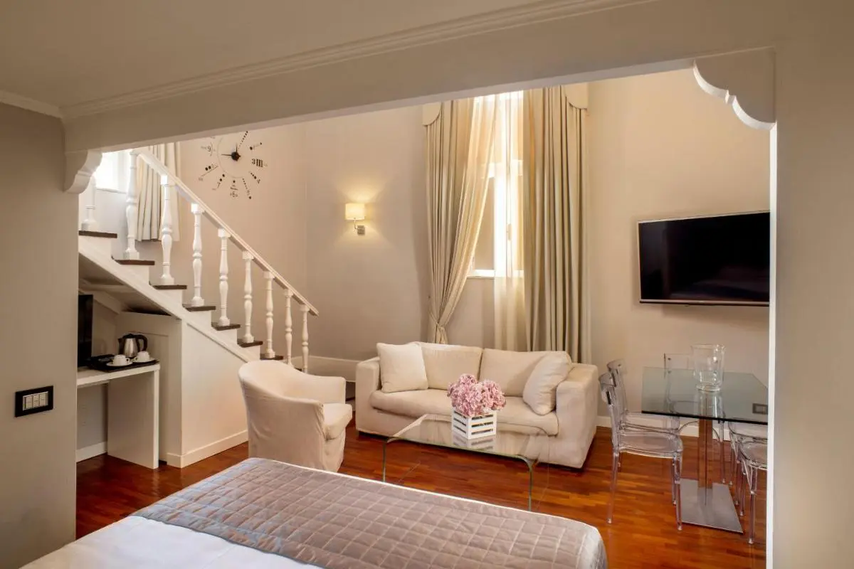 Image 4 of Les Fleurs Luxury House