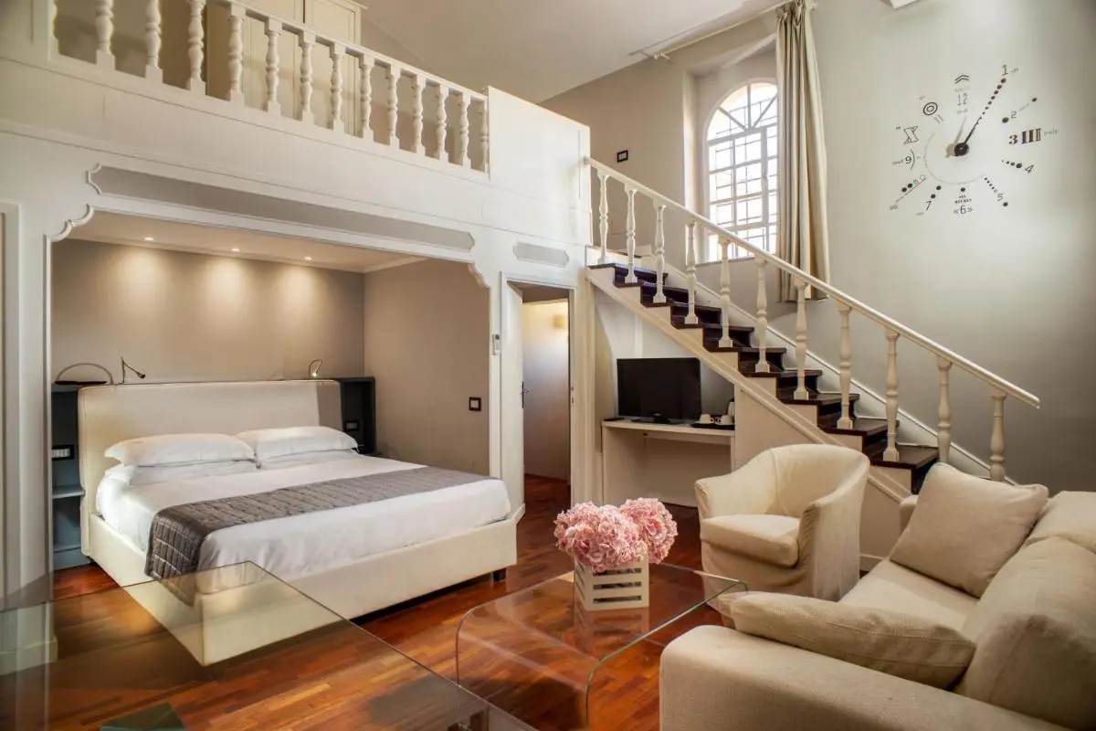 Image 1 of Les Fleurs Luxury House