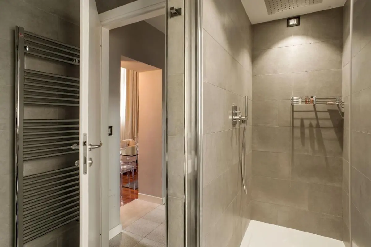 Image 2 of Les Fleurs Luxury House