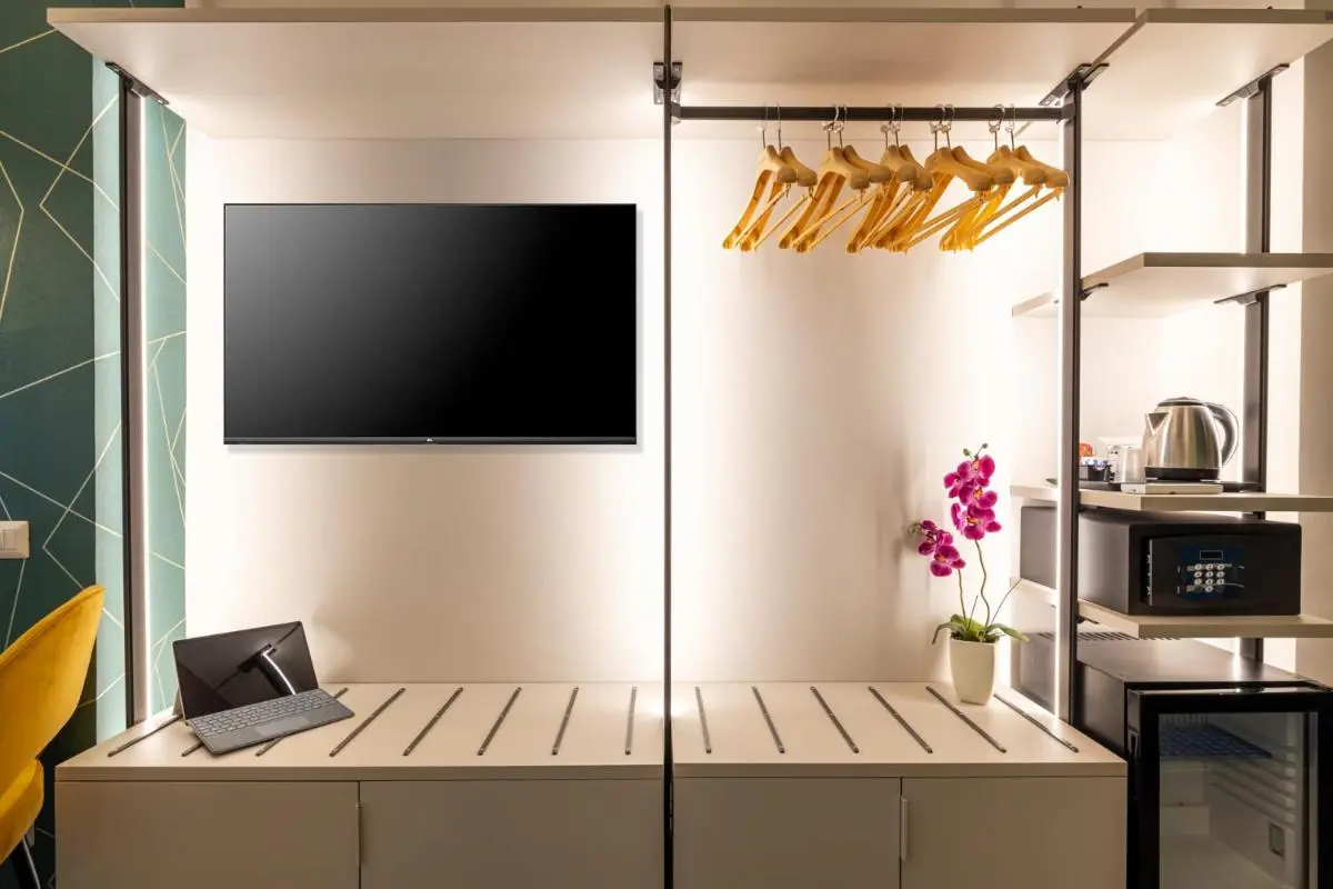 Image 3 of New Morpheus Rooms