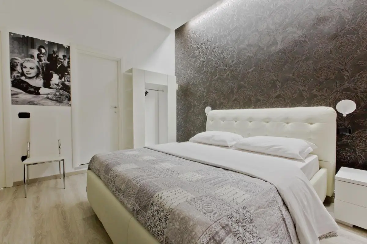 Image 5 of New Rome house 2