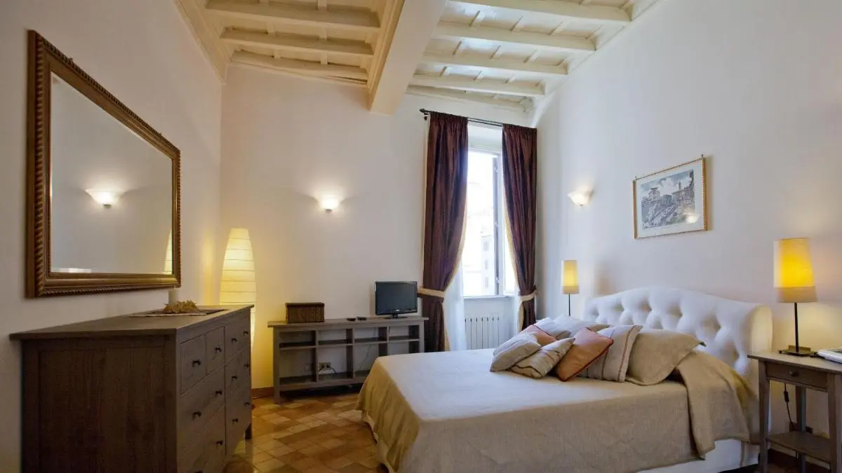 Image 6 of Rental in Rome Trevi Fouintain View Apartment