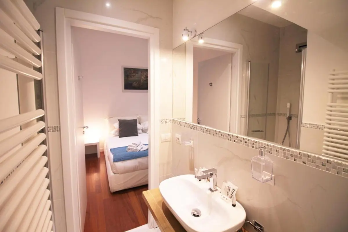 Image 2 of Spanish Steps Art Apartment