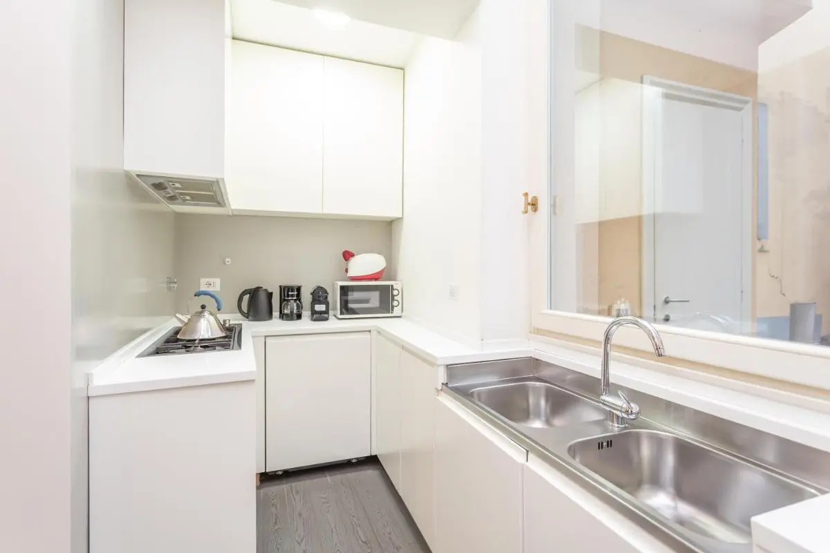 Image 2 of Spanish Steps DeLuxe Apartment