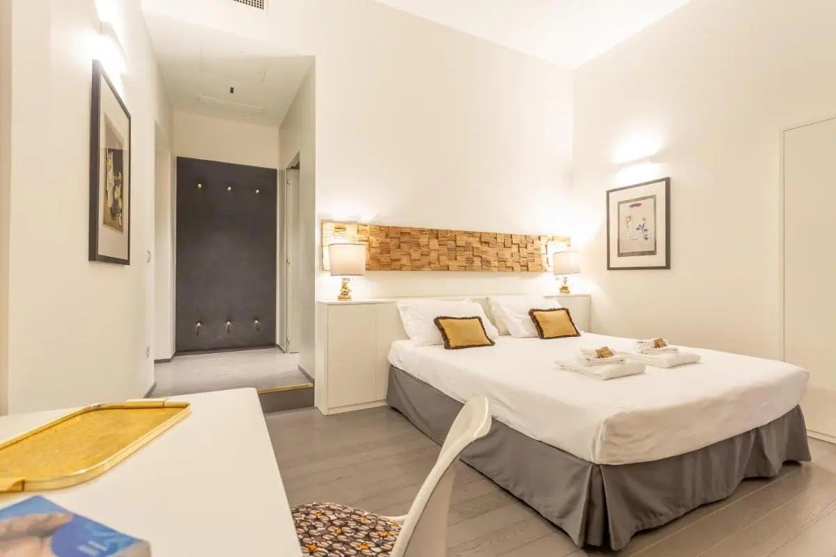 Image 6 of Spanish Steps DeLuxe Apartment