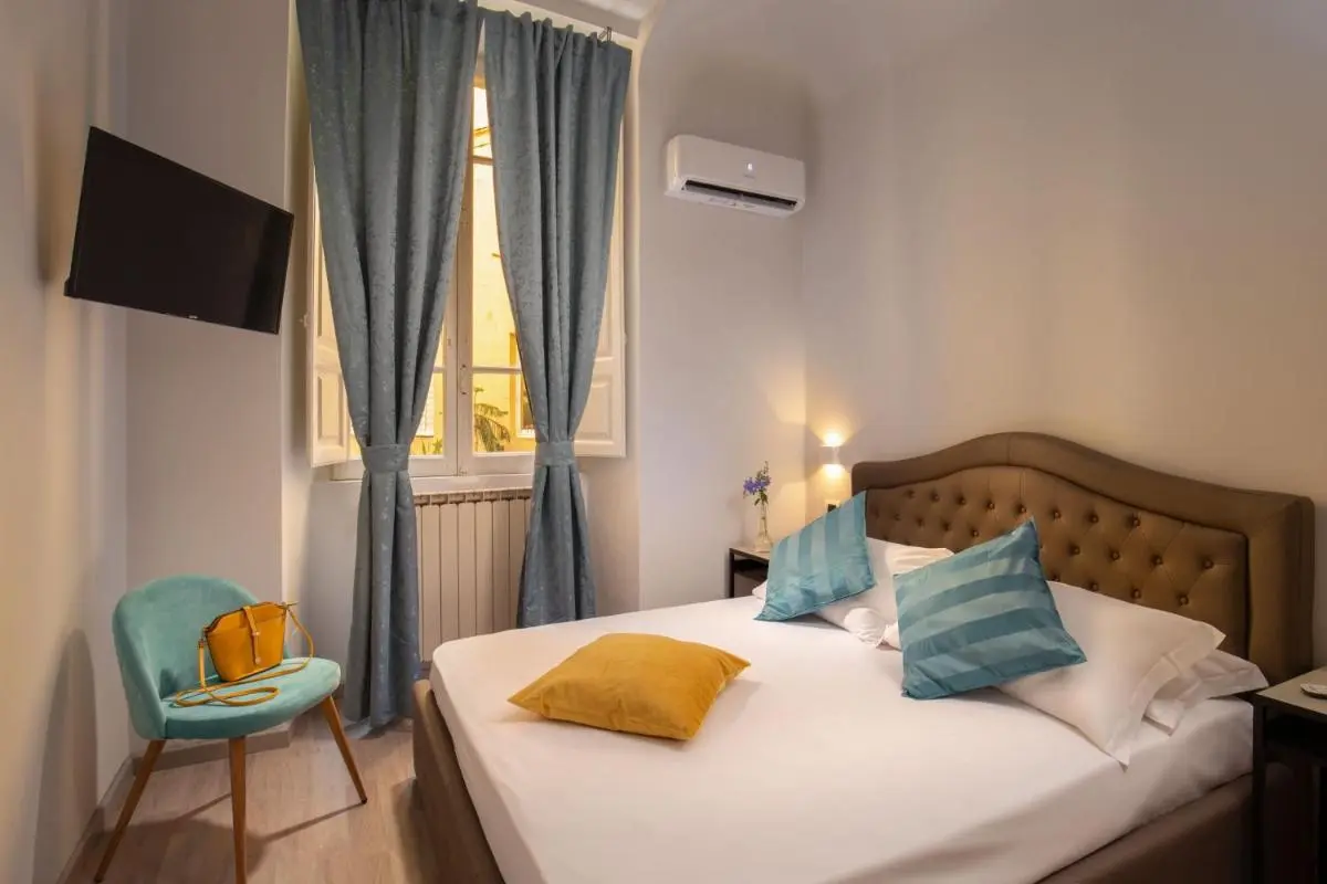 Image 4 of The Shell Rome Suite