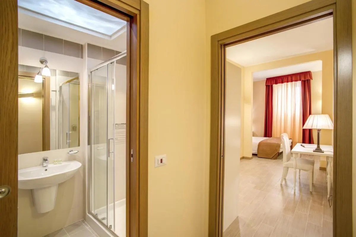 Image 2 of Top Floor Navona