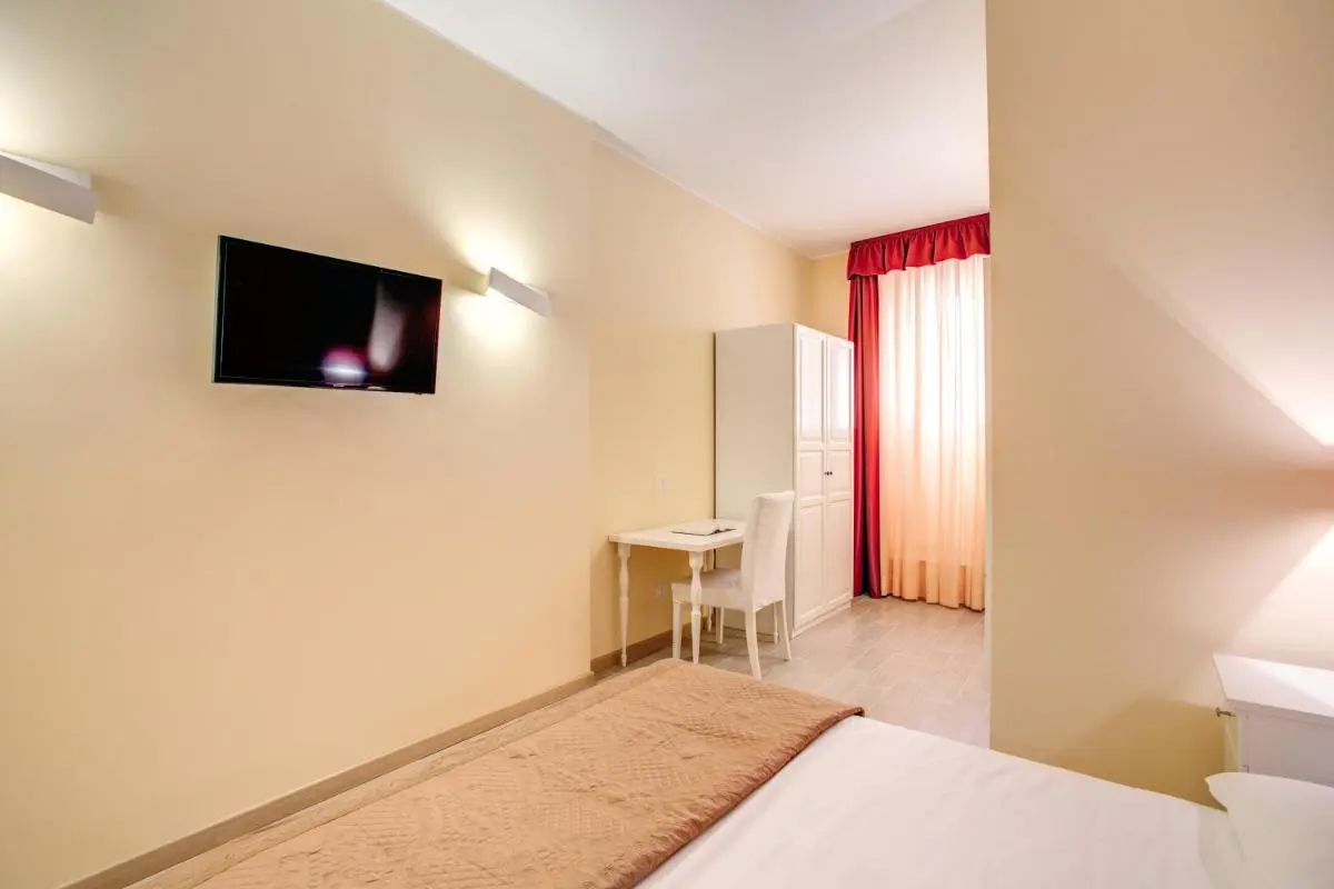 Image 4 of Top Floor Navona