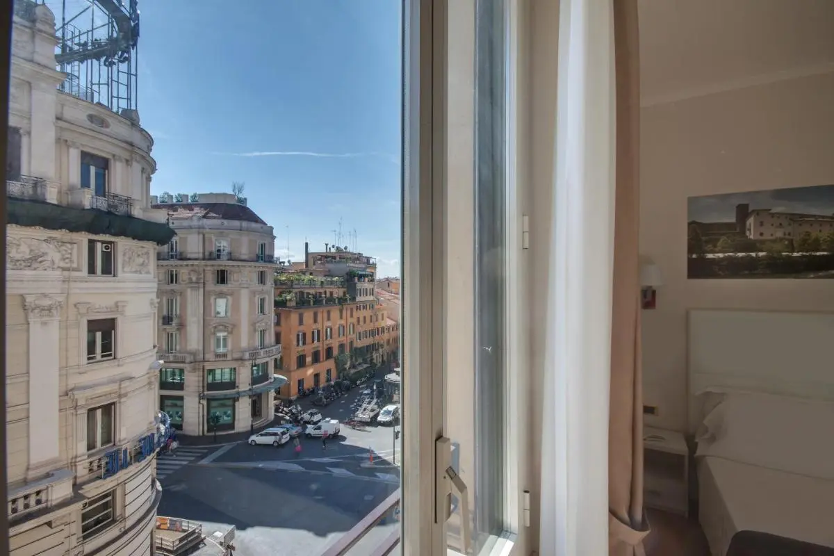 Image 6 of Tritone Top House