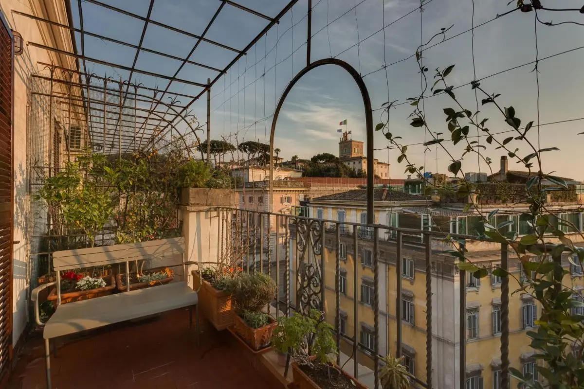 Image 1 of Tritone Top House
