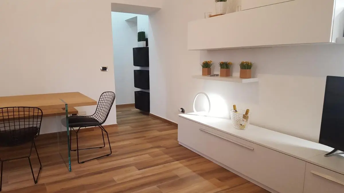 Image 3 of Una Finestra su Monti