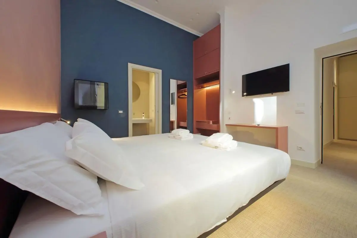Image 4 of Velvet Inn