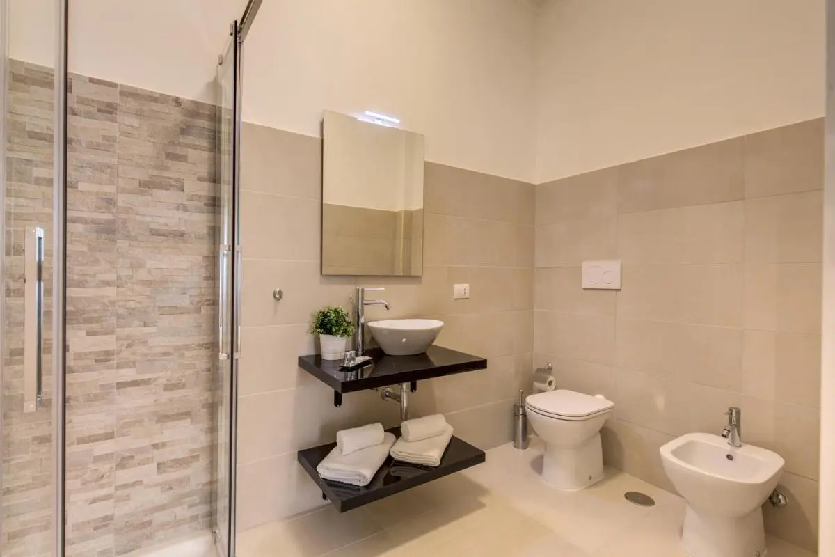 Image 6 of YH SUITE 131