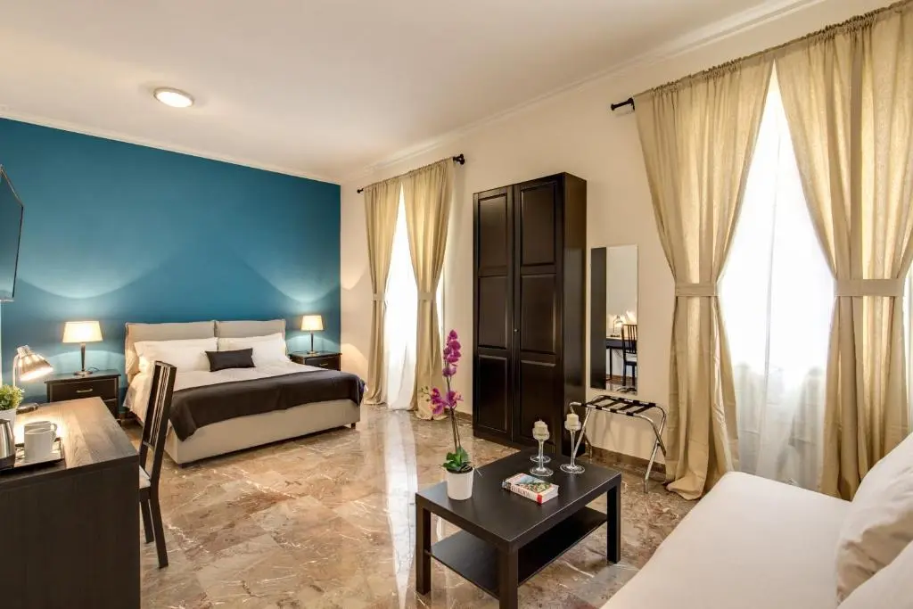 Image of YH SUITE 131