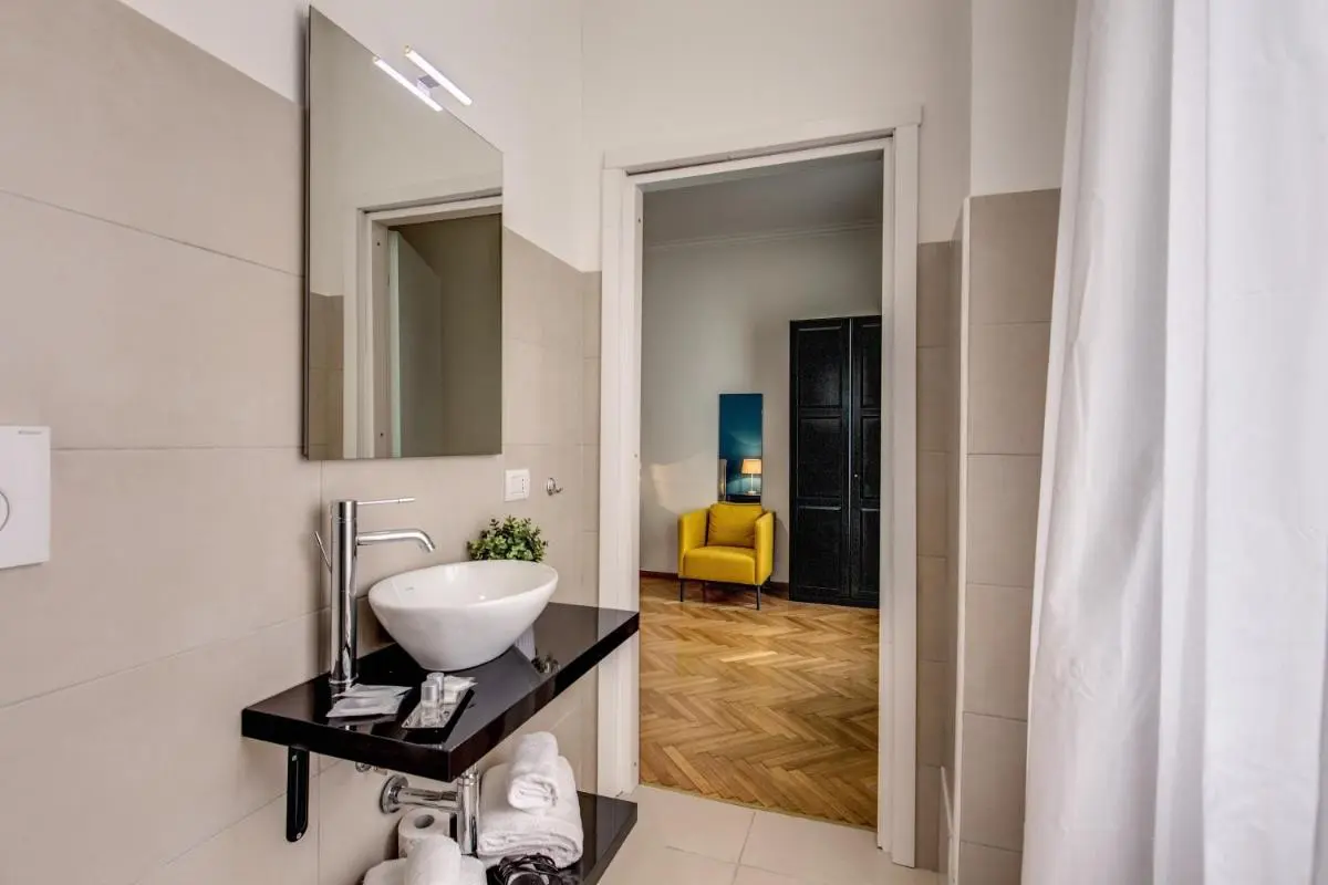 Image 2 of YH SUITE 131