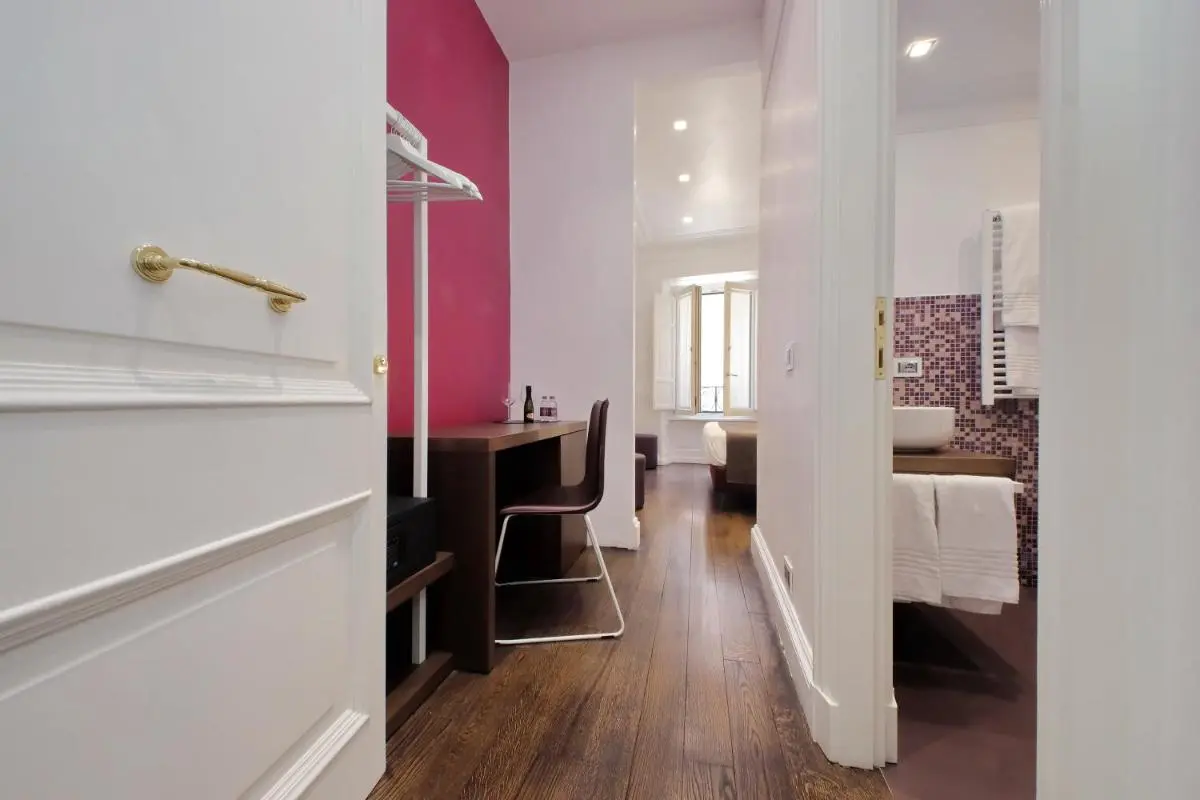 Image 2 of Youroom Carrozze