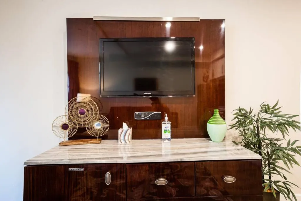 Image 4 of 1-Bedroom with Cali King Size Bed in San Diego