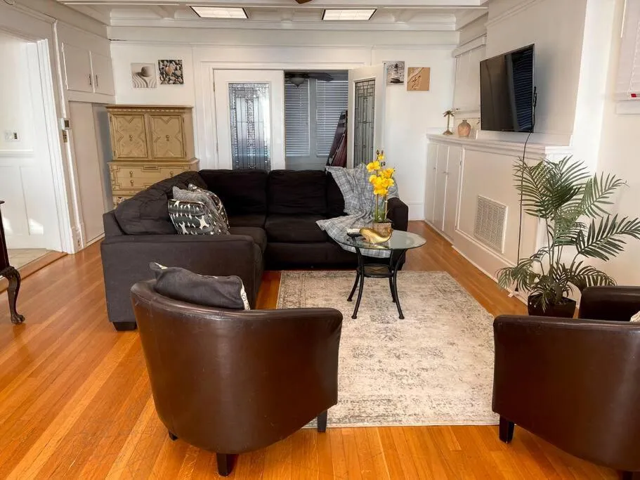 Image 4 of 2330 Historic Home in San Diego