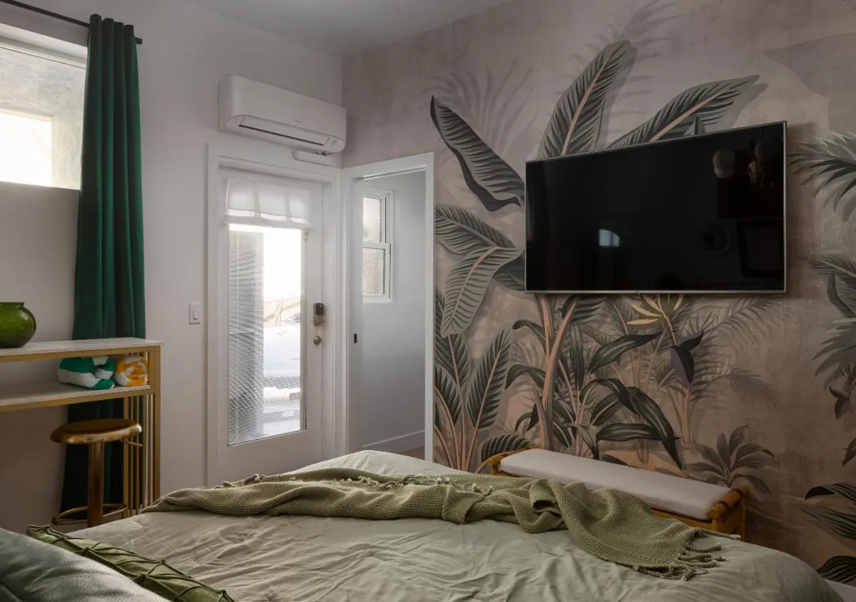 Image 1 of 2 Free Bikes, Pvt Parking, Steps to Beach! South Mission Beach