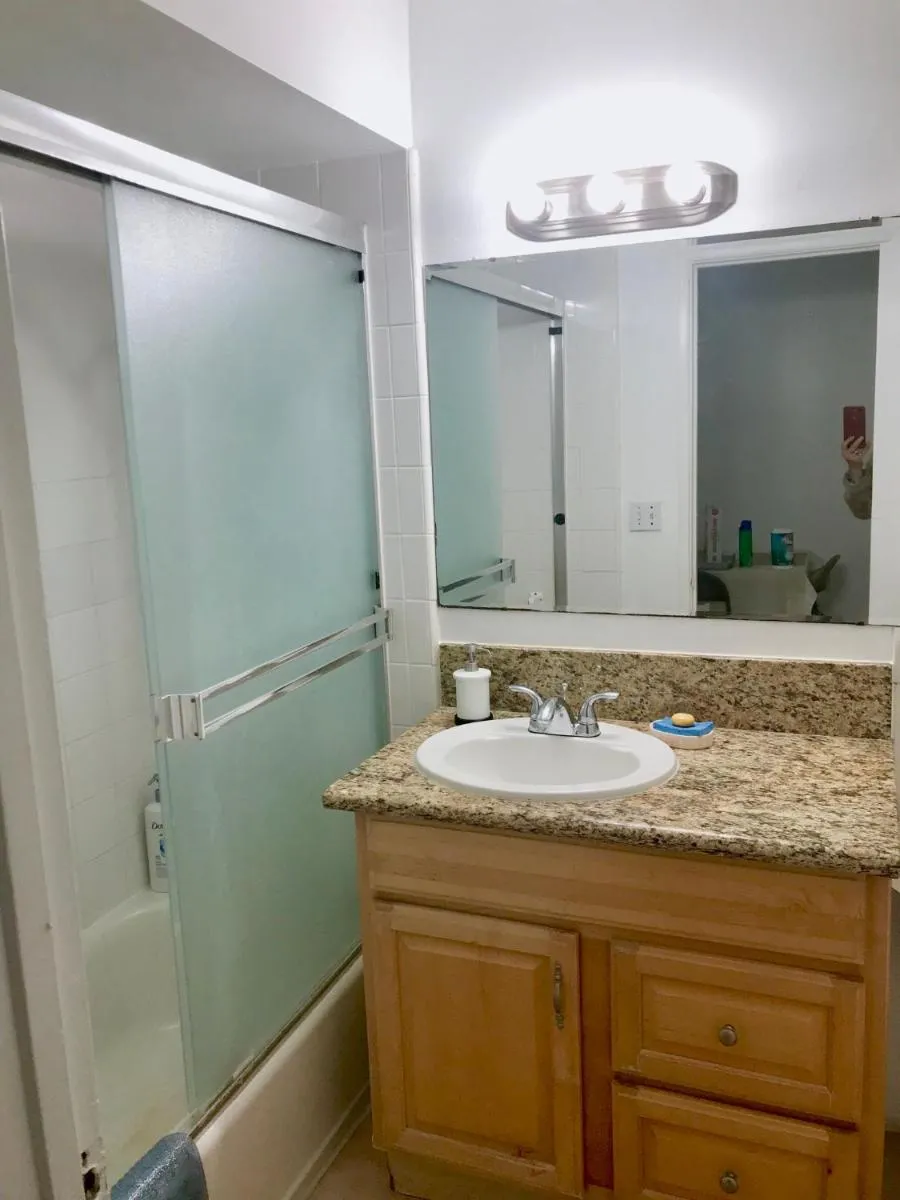 Image 3 of 3 Bedrooms Guest House, Pacific Beach, Sea World, Downtown,& 3 bus lines-3