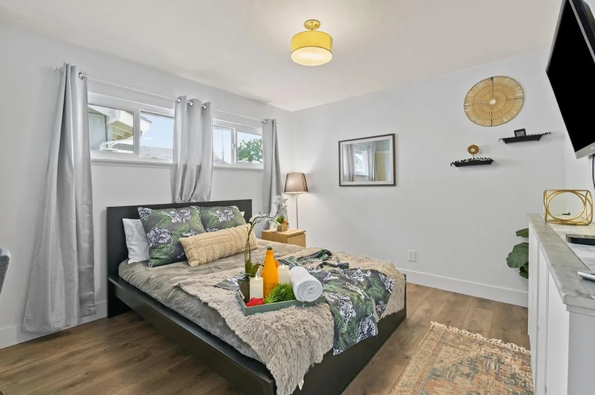 Image 1 of Amazing San Diego Oasis -Heated Pool Spa Sauna