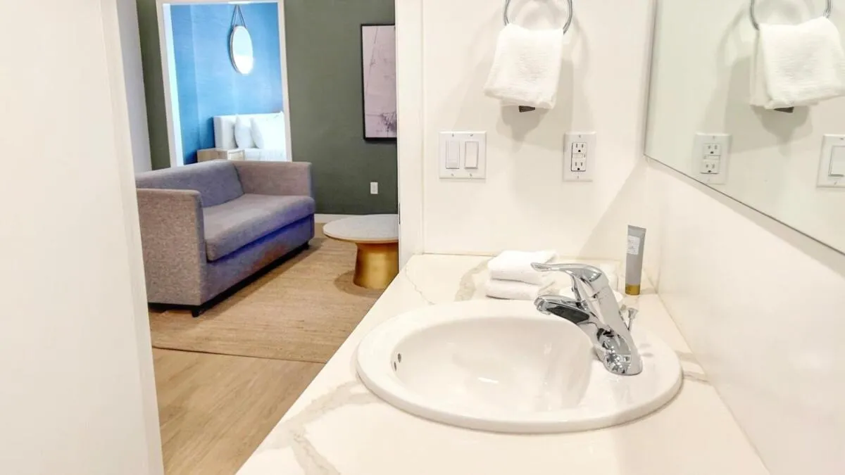 Image 2 of Ambient Oasis In The Heart Of San Diego