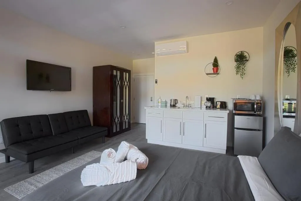 Image 4 of Awesome Balboa and Downtown View with Cozy Patio