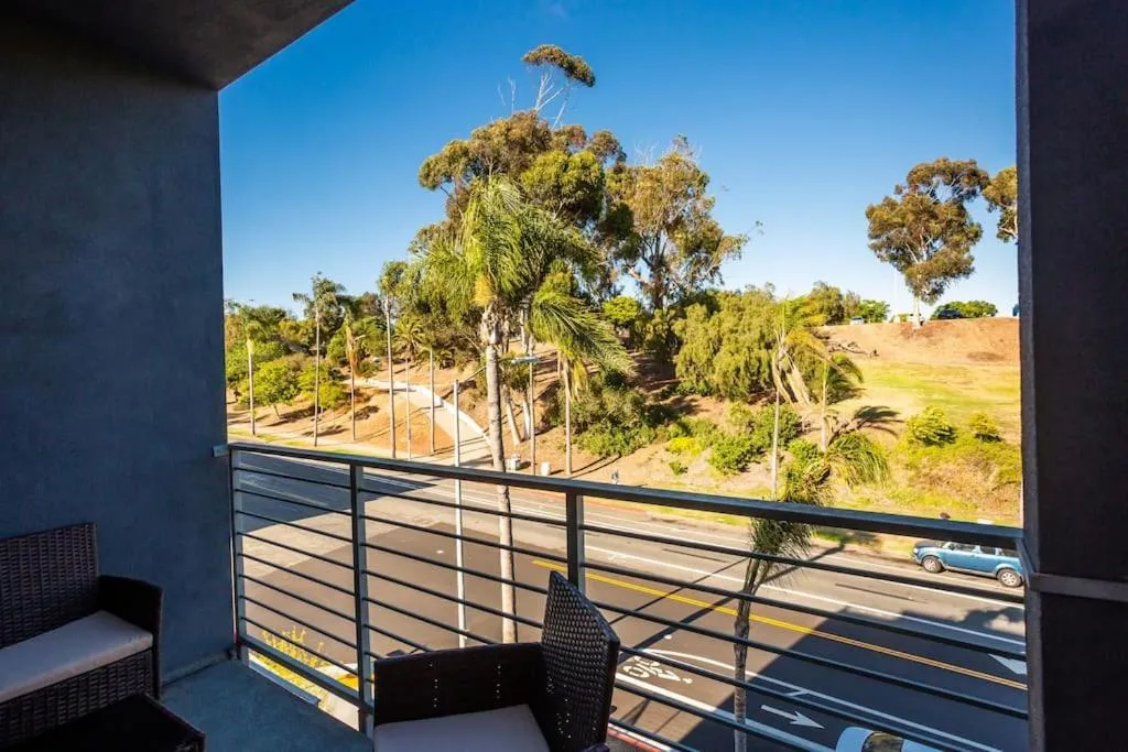 Image 5 of Awesome Balboa and Downtown View with Cozy Patio