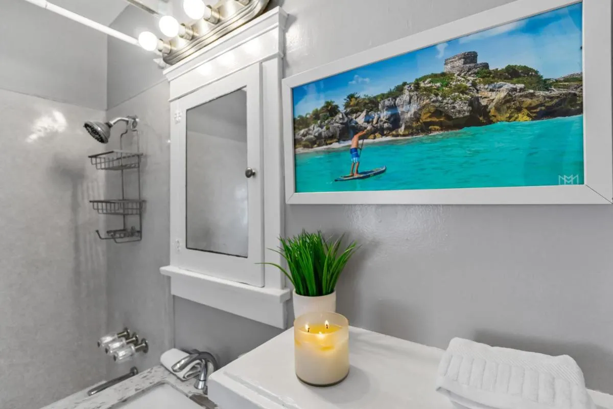 Image 2 of Bankers Hill Hideaway with AC Views and Parking