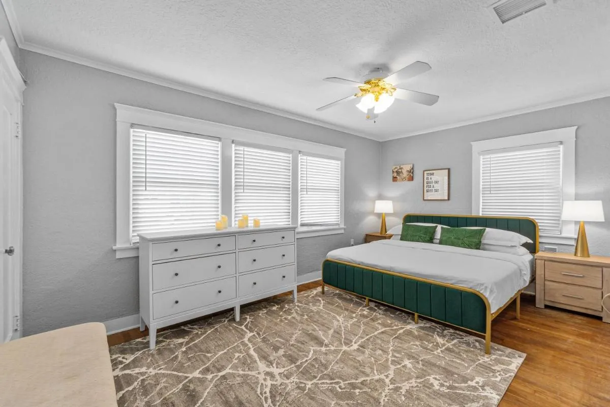 Image 1 of Bankers Hill Hideaway with AC Views and Parking