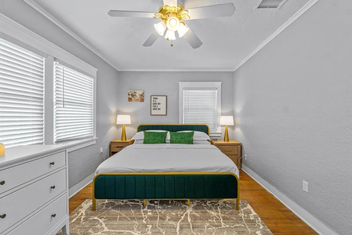 Image 6 of Bankers Hill Hideaway with AC Views and Parking