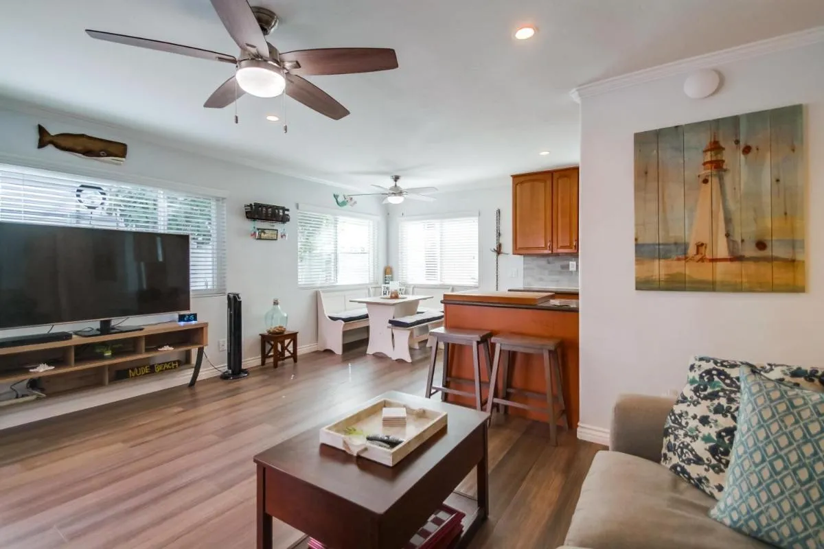 Image 4 of Baywatch Retreat