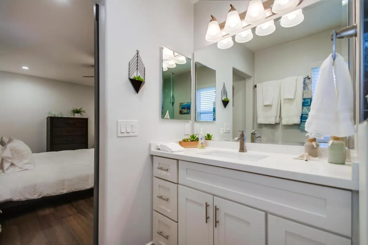 Image 2 of Baywatch Retreat