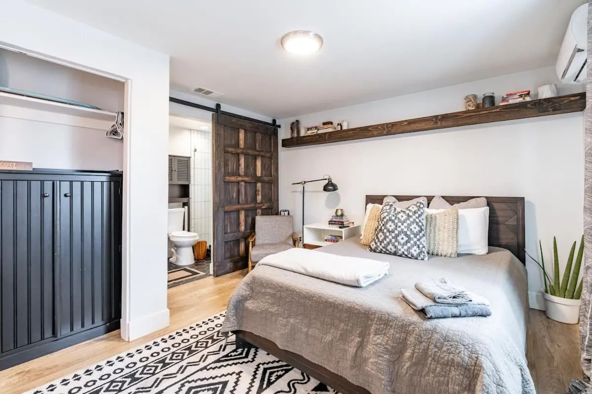 Image 1 of Beautiful SD hot tub oasis 7 min from downtown