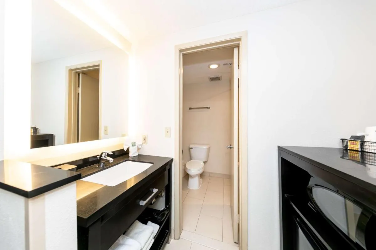 Image 2 of Best Western Inn & Suites San Diego Zoo -SeaWorld Area